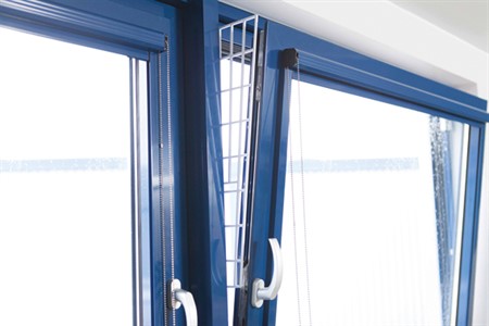 Skyddsgaller f tiltfönster, sidopanel, 62 × 16/7 cm, ABS, vit